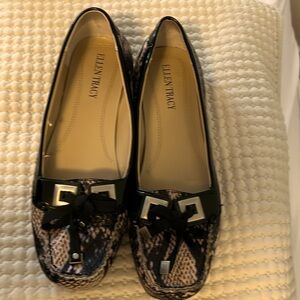 Ellen Tracy “Wanda” black and tan snake skin loafers